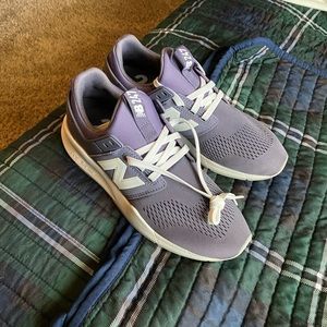 Never worn before NEW BALANCE sneakers!